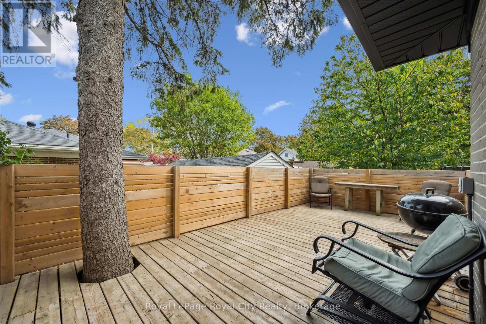 












20 HIGHVIEW PLACE

,
Guelph (Exhibition Park),




Ontario
N1H1M7

