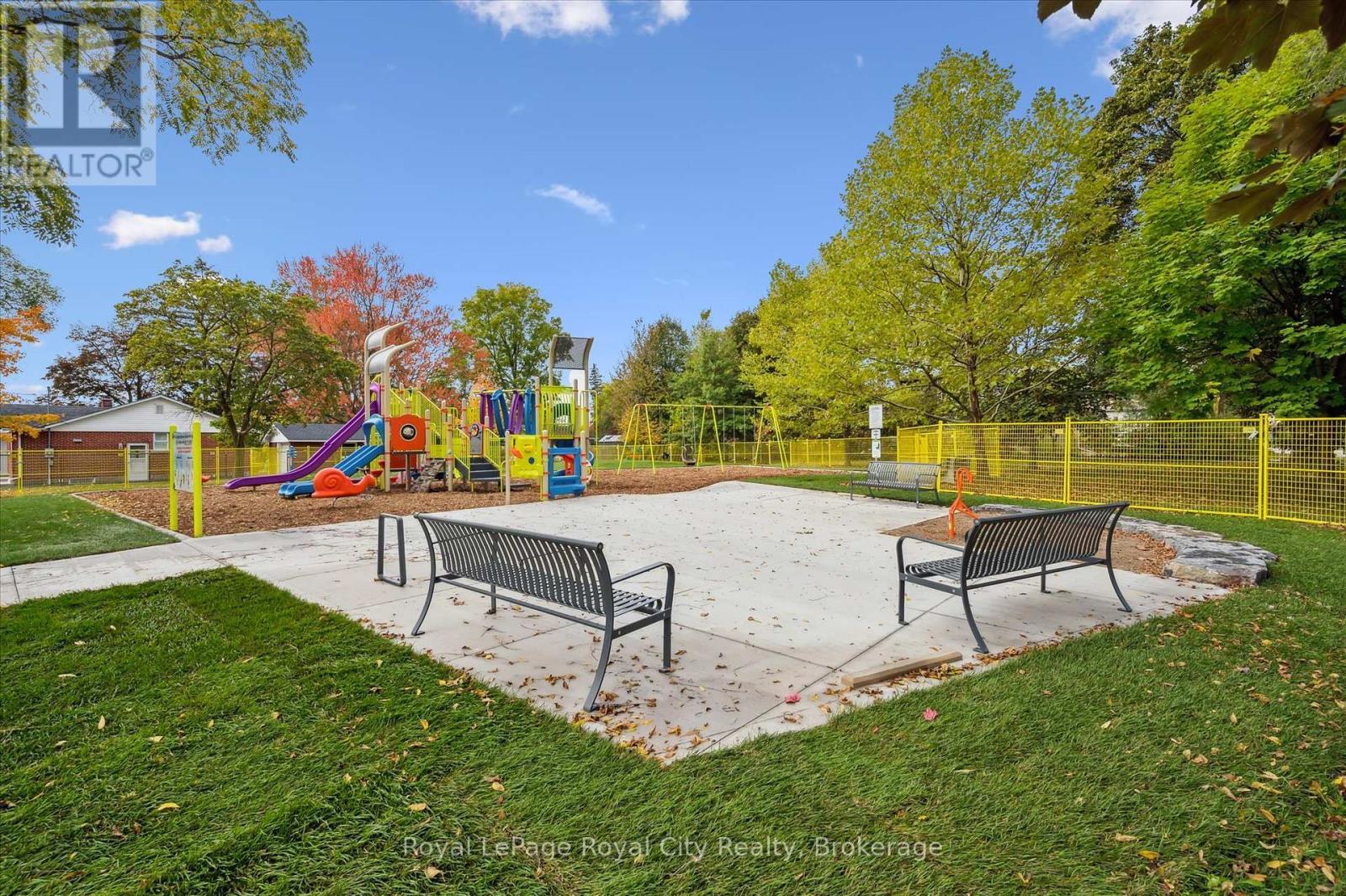 












20 HIGHVIEW PLACE

,
Guelph (Exhibition Park),




Ontario
N1H1M7

