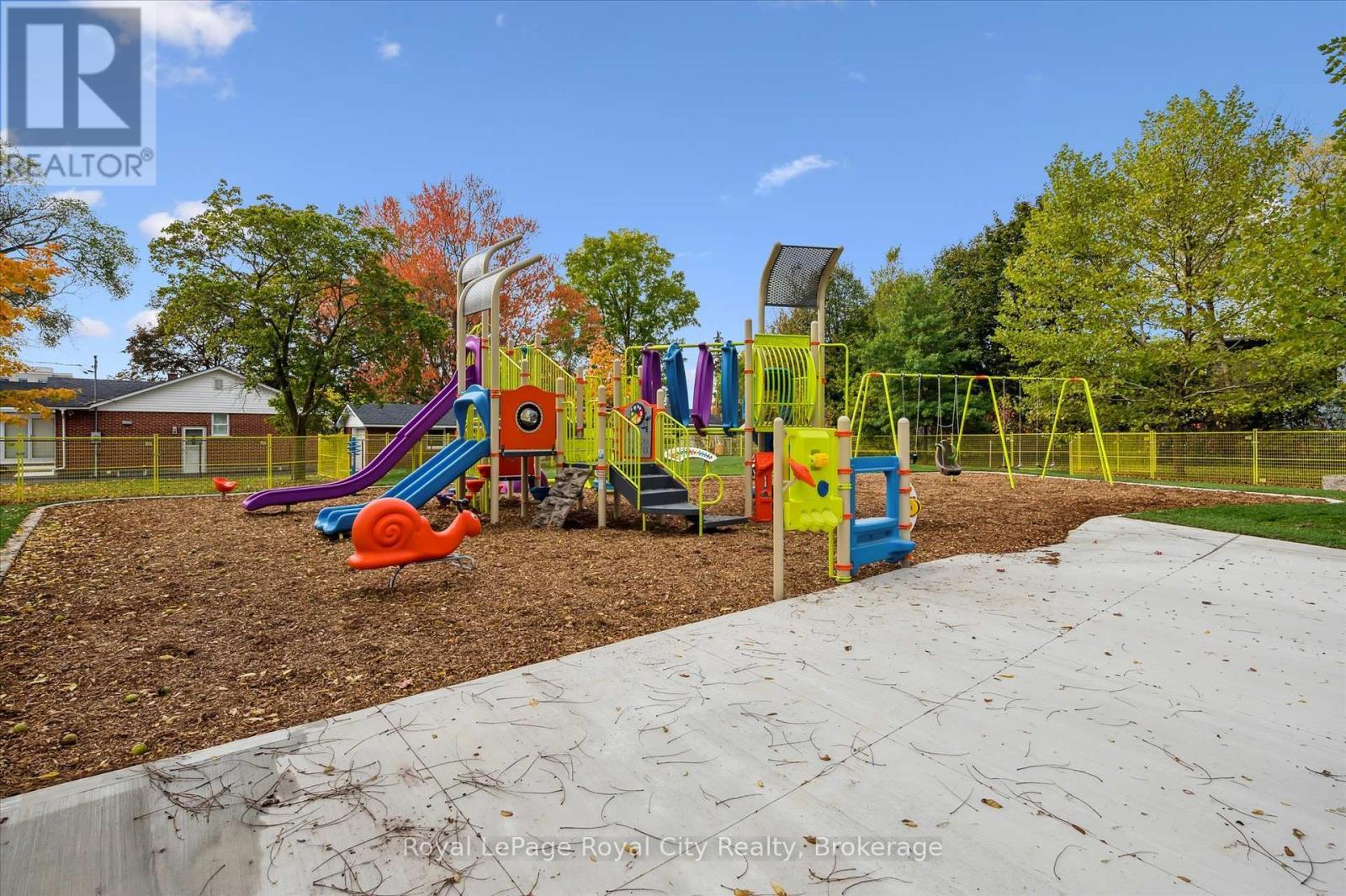 












20 HIGHVIEW PLACE

,
Guelph (Exhibition Park),




Ontario
N1H1M7

