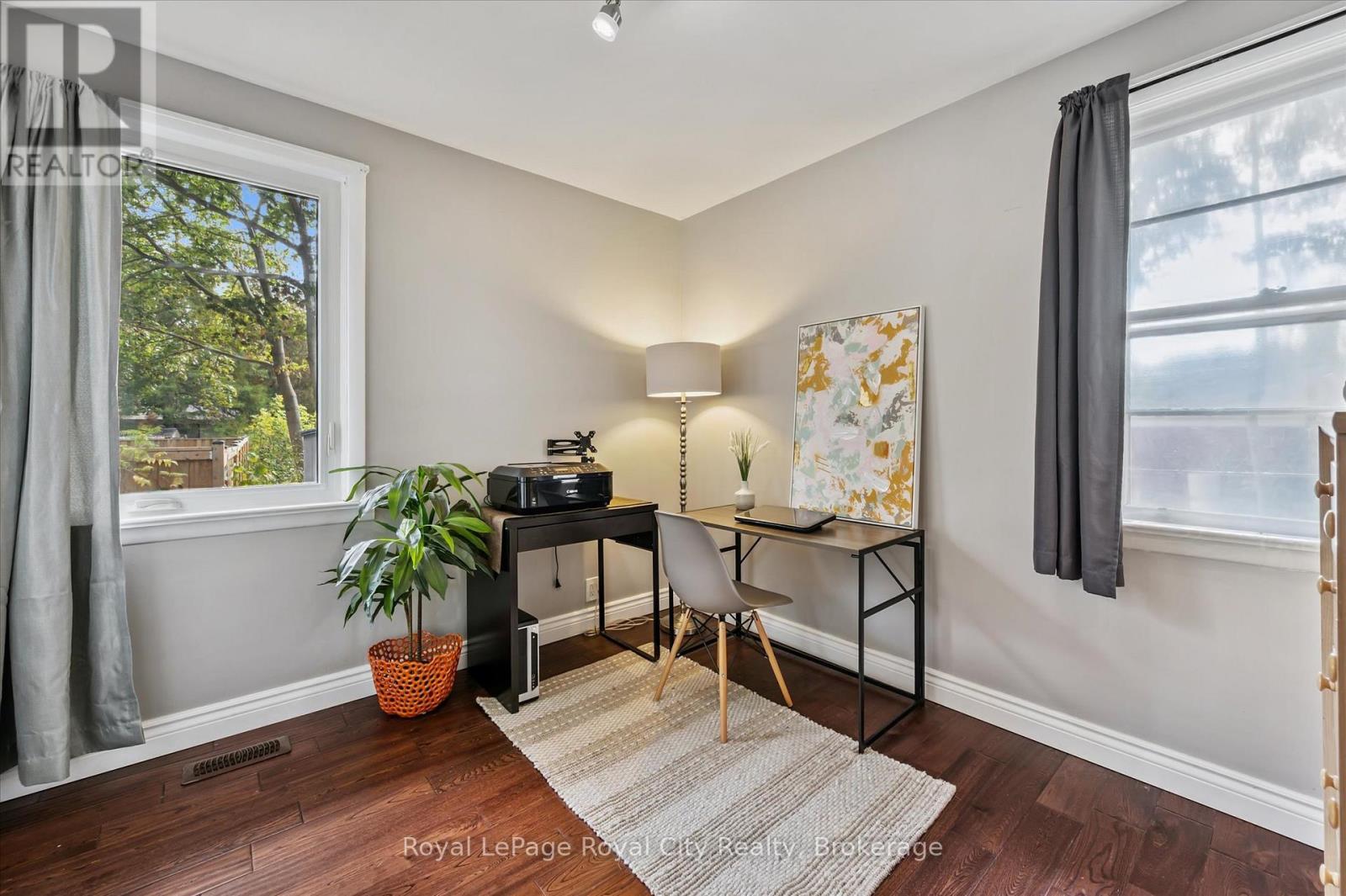 












20 HIGHVIEW PLACE

,
Guelph (Exhibition Park),




Ontario
N1H1M7

