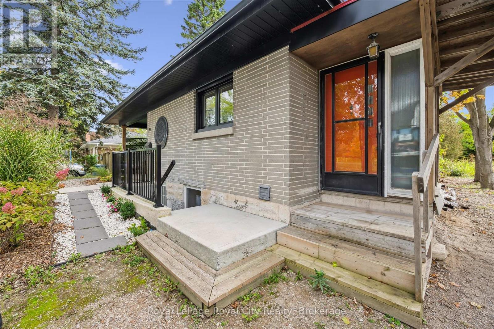












20 HIGHVIEW PLACE

,
Guelph (Exhibition Park),




Ontario
N1H1M7

