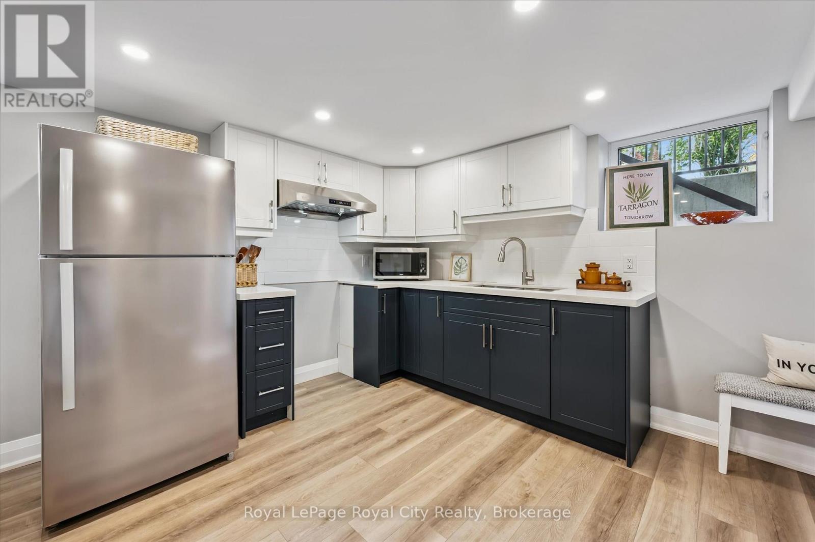 












20 HIGHVIEW PLACE

,
Guelph (Exhibition Park),




Ontario
N1H1M7

