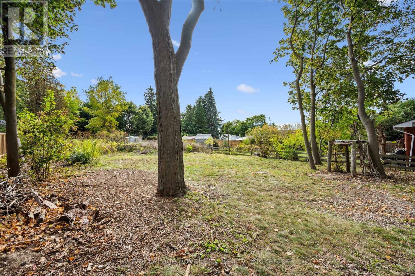 












20 HIGHVIEW PLACE

,
Guelph (Exhibition Park),




Ontario
N1H1M7

