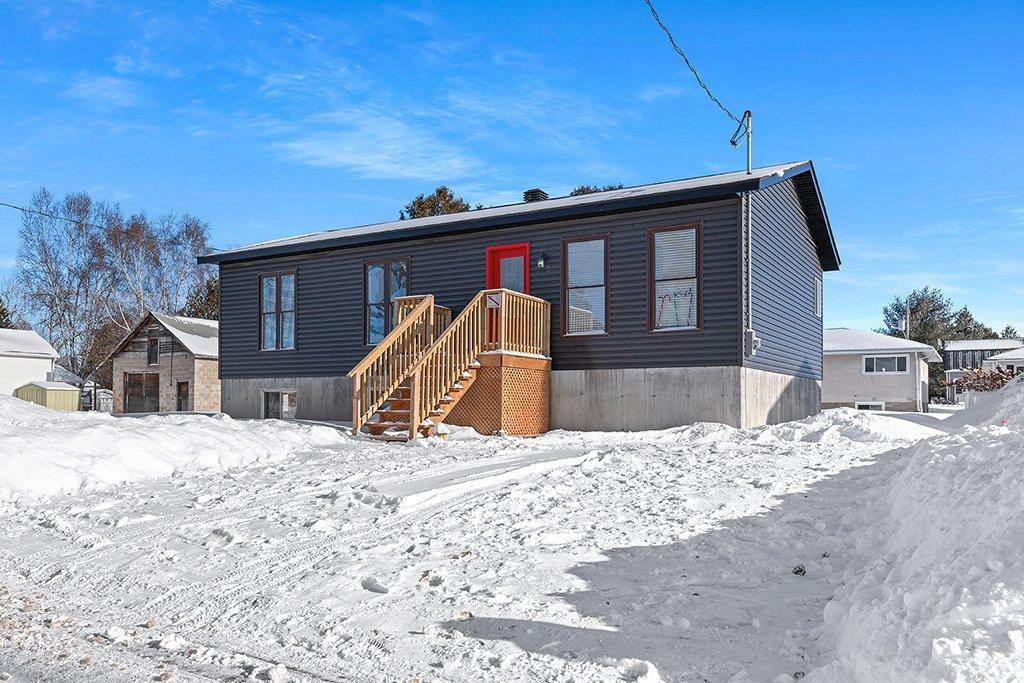 









34


Rue Centre

,
Shawville,




QC
J0X2Y0

