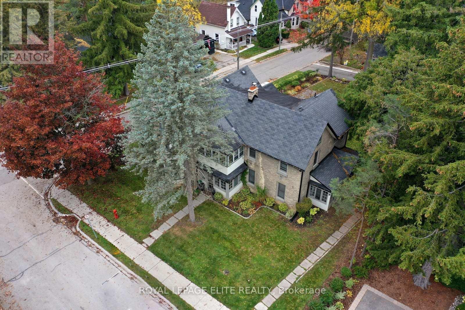 












18-20 REUBEN STREET

,
Aurora,




Ontario
L4G2M2

