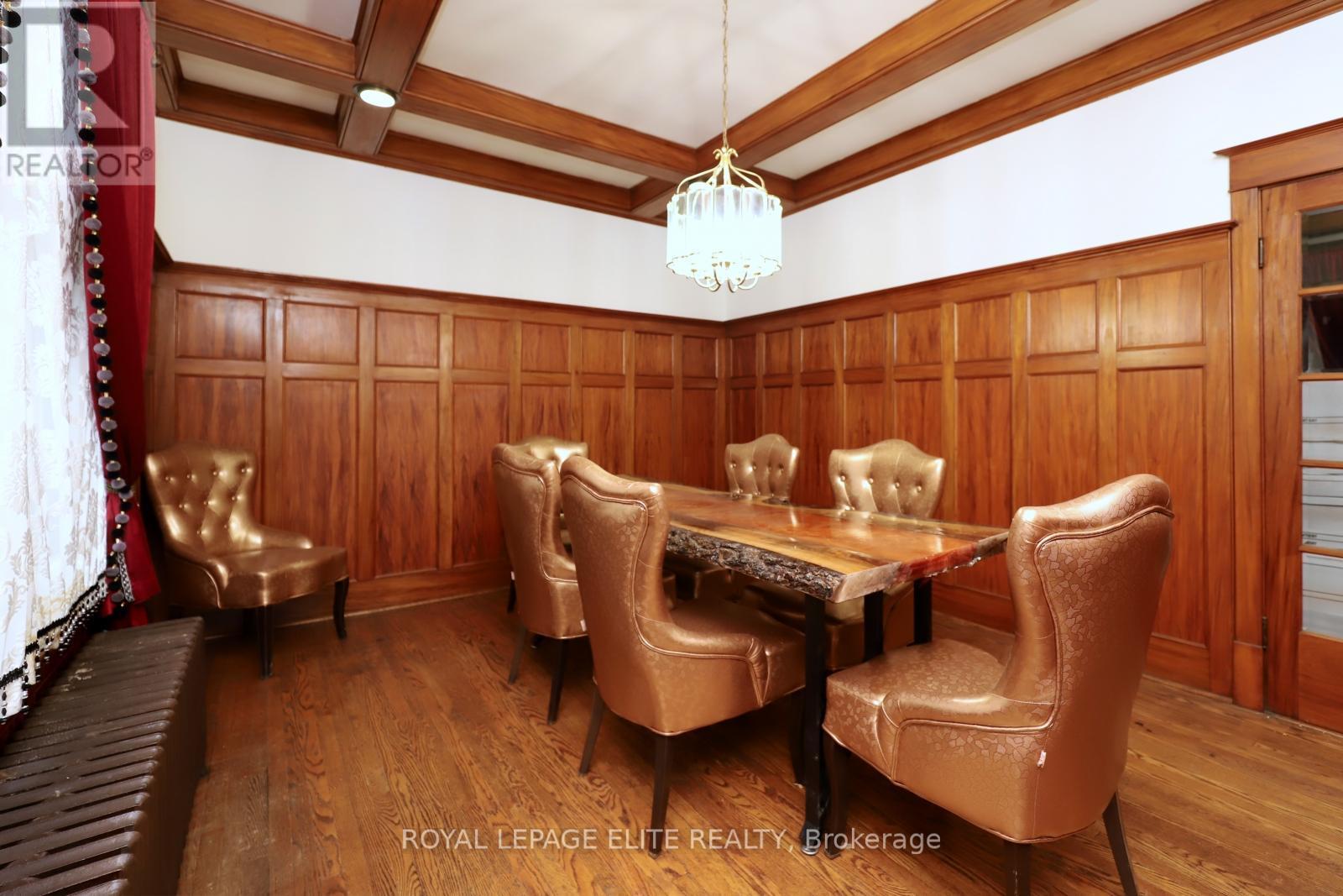 












18-20 REUBEN STREET

,
Aurora,




Ontario
L4G2M2

