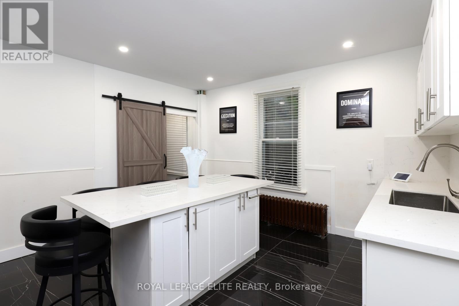 












18-20 REUBEN STREET

,
Aurora,




Ontario
L4G2M2

