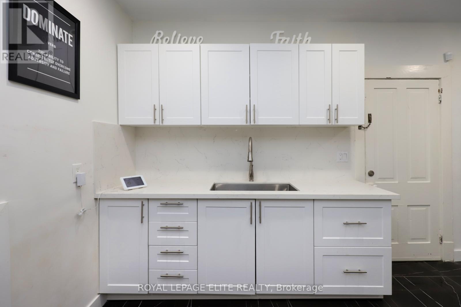 












18-20 REUBEN STREET

,
Aurora,




Ontario
L4G2M2

