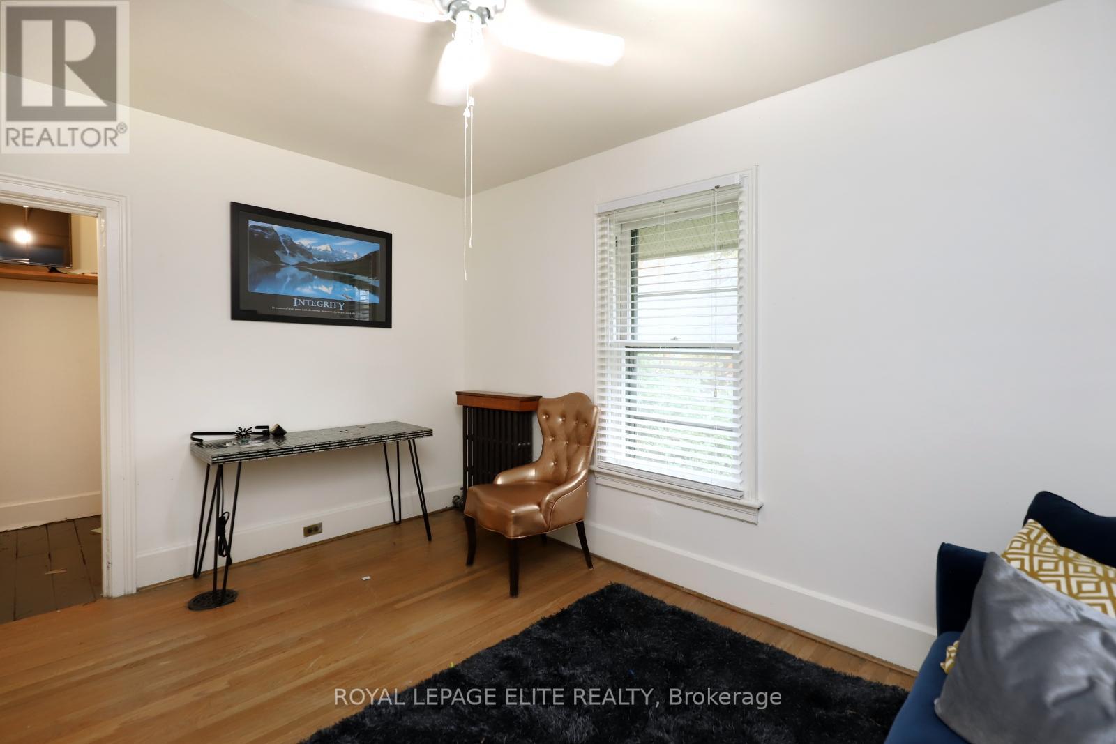 












18-20 REUBEN STREET

,
Aurora,




Ontario
L4G2M2

