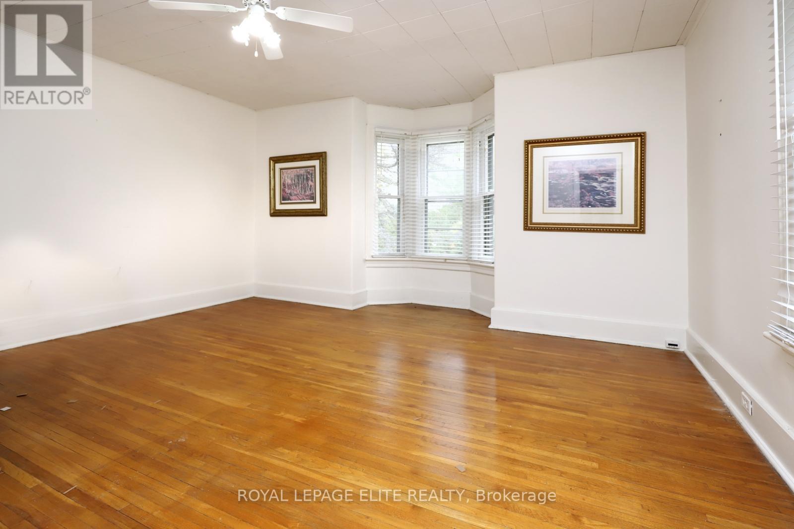 












18-20 REUBEN STREET

,
Aurora,




Ontario
L4G2M2

