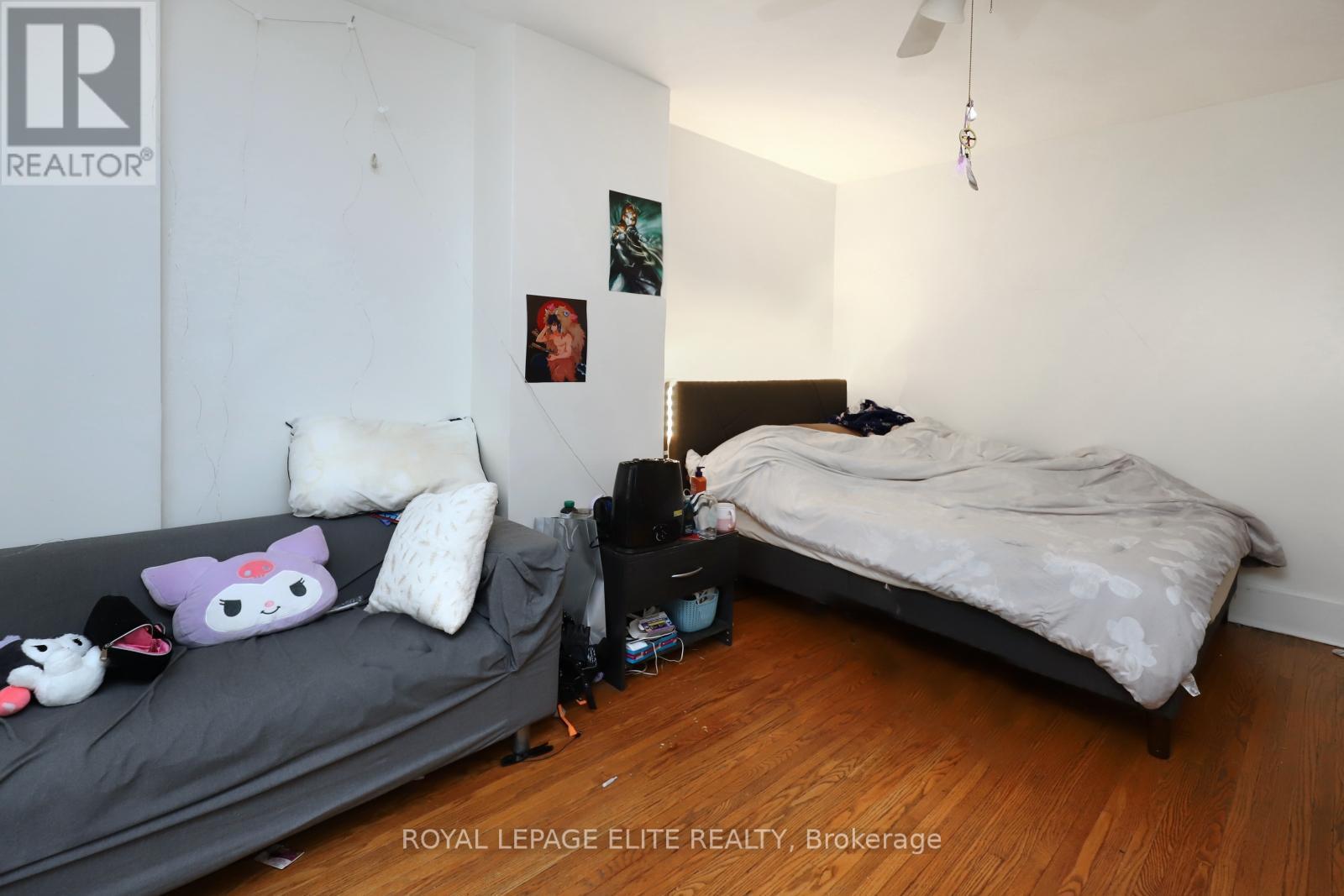 












18-20 REUBEN STREET

,
Aurora,




Ontario
L4G2M2

