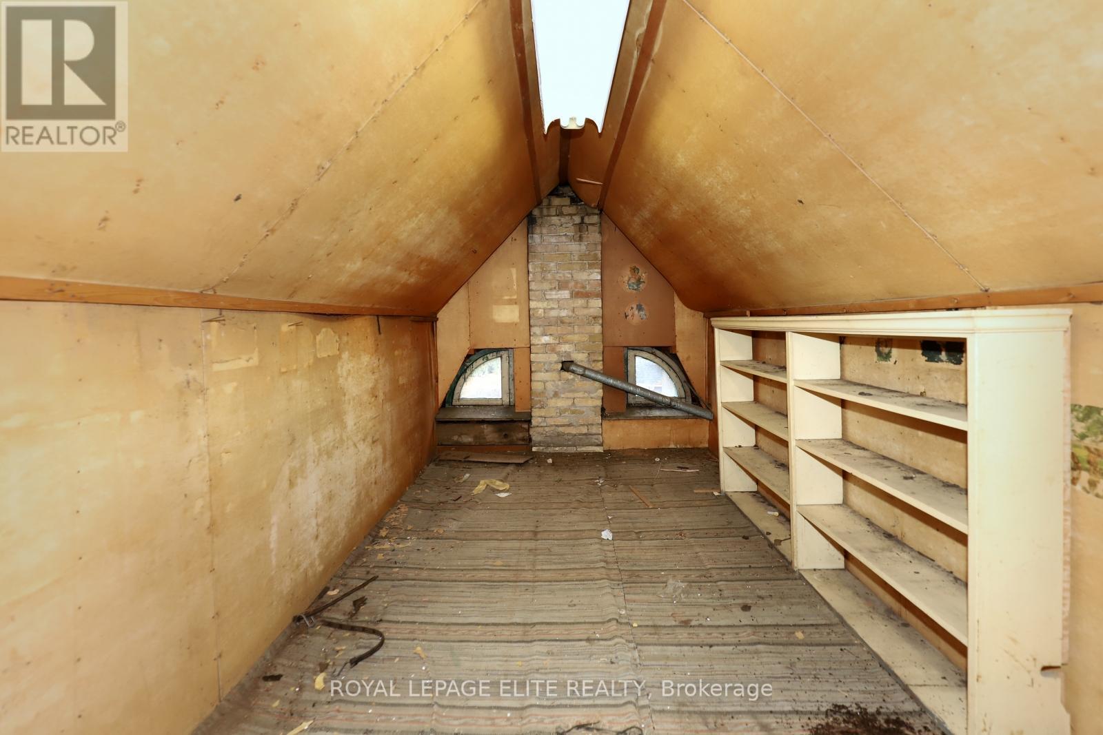 












18-20 REUBEN STREET

,
Aurora,




Ontario
L4G2M2

