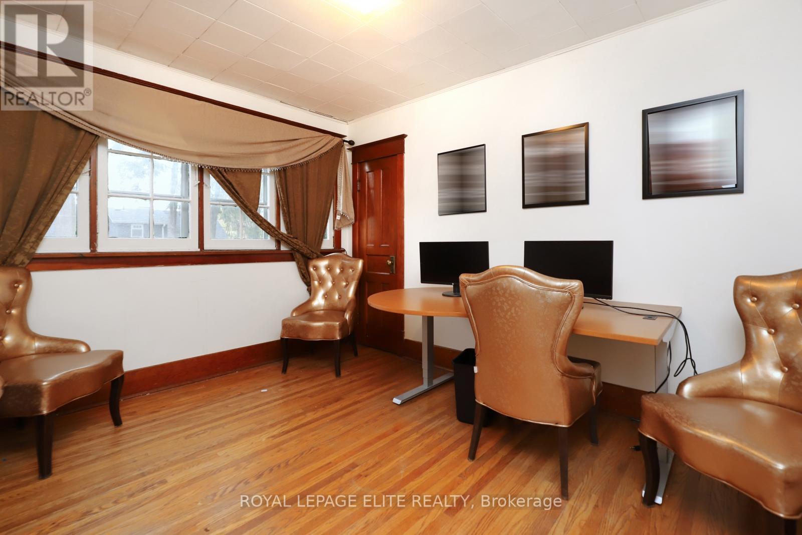 












18-20 REUBEN STREET

,
Aurora,




Ontario
L4G2M2

