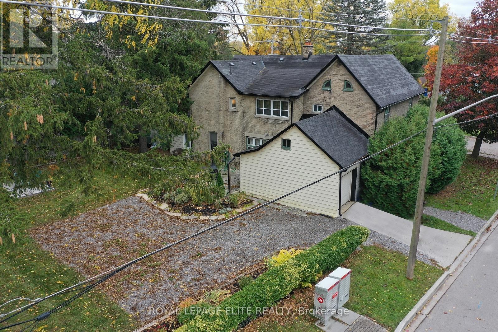 












18-20 REUBEN STREET

,
Aurora,




Ontario
L4G2M2

