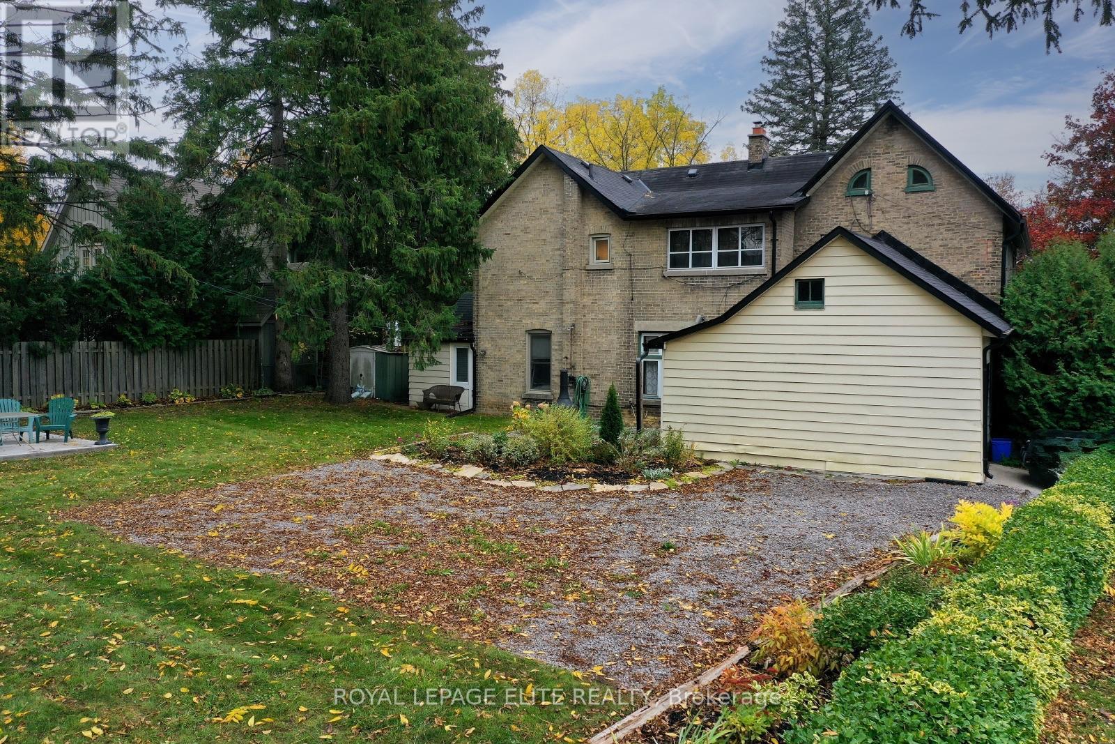 












18-20 REUBEN STREET

,
Aurora,




Ontario
L4G2M2

