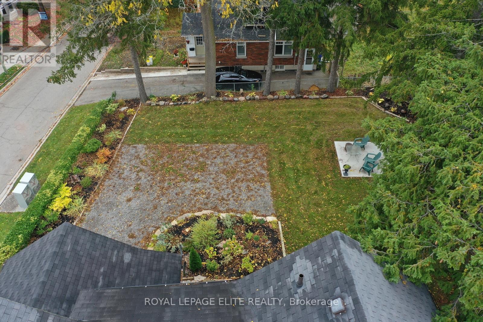 












18-20 REUBEN STREET

,
Aurora,




Ontario
L4G2M2


