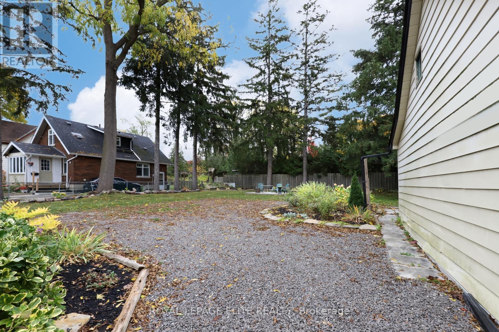 












18-20 REUBEN STREET

,
Aurora,




Ontario
L4G2M2

