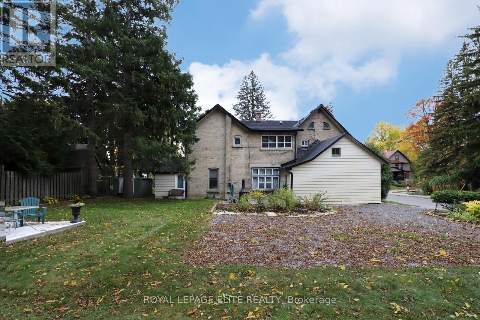 












18-20 REUBEN STREET

,
Aurora,




Ontario
L4G2M2

