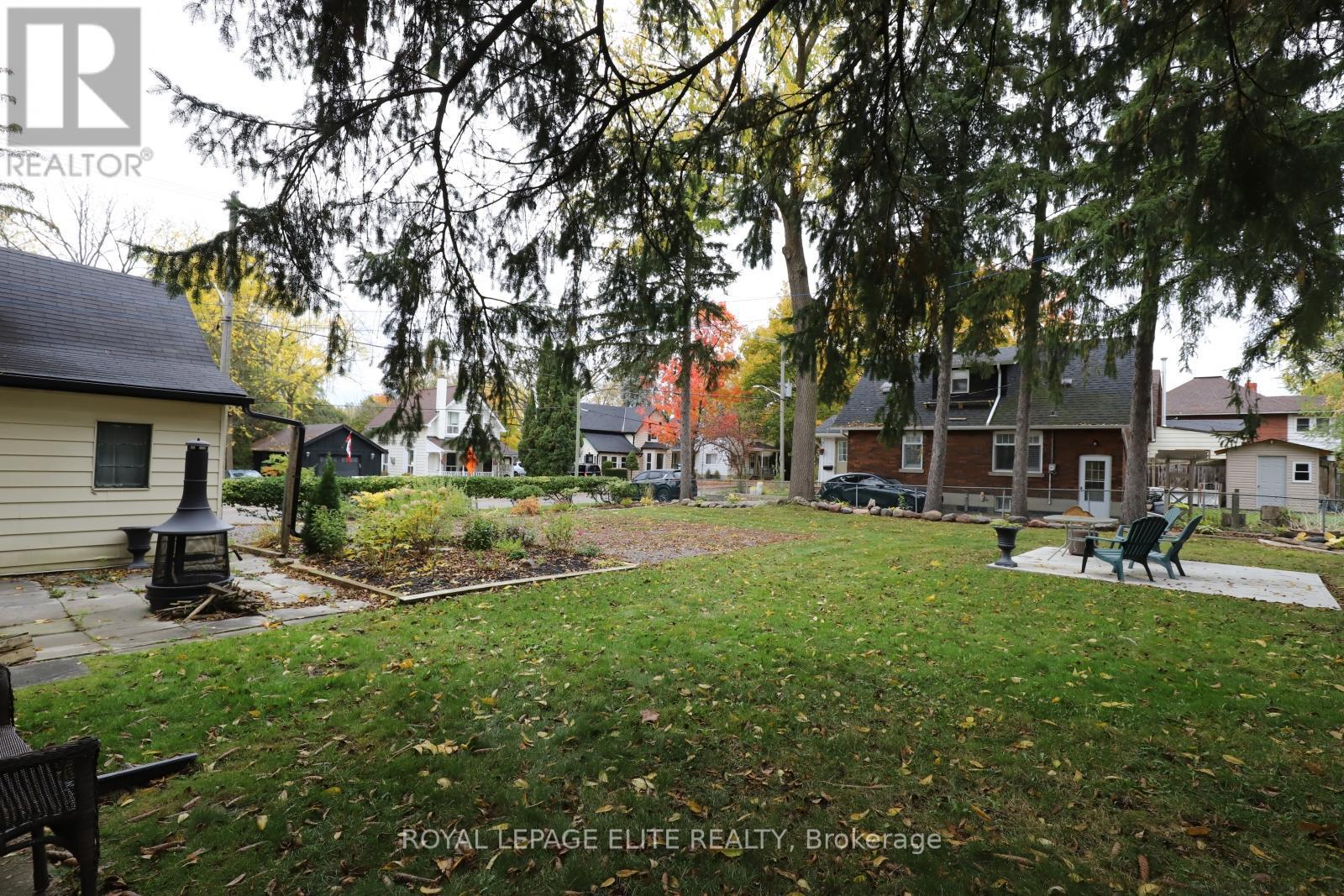 












18-20 REUBEN STREET

,
Aurora,




Ontario
L4G2M2

