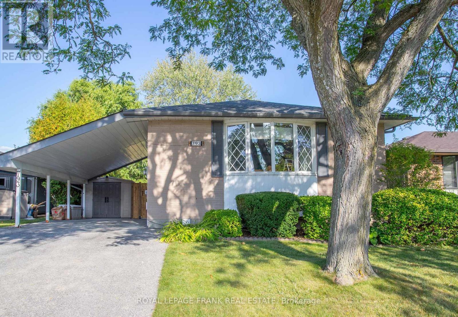 












793 CENTRAL PARK BOULEVARD N

,
Oshawa (Centennial),




Ontario
L1G6B2

