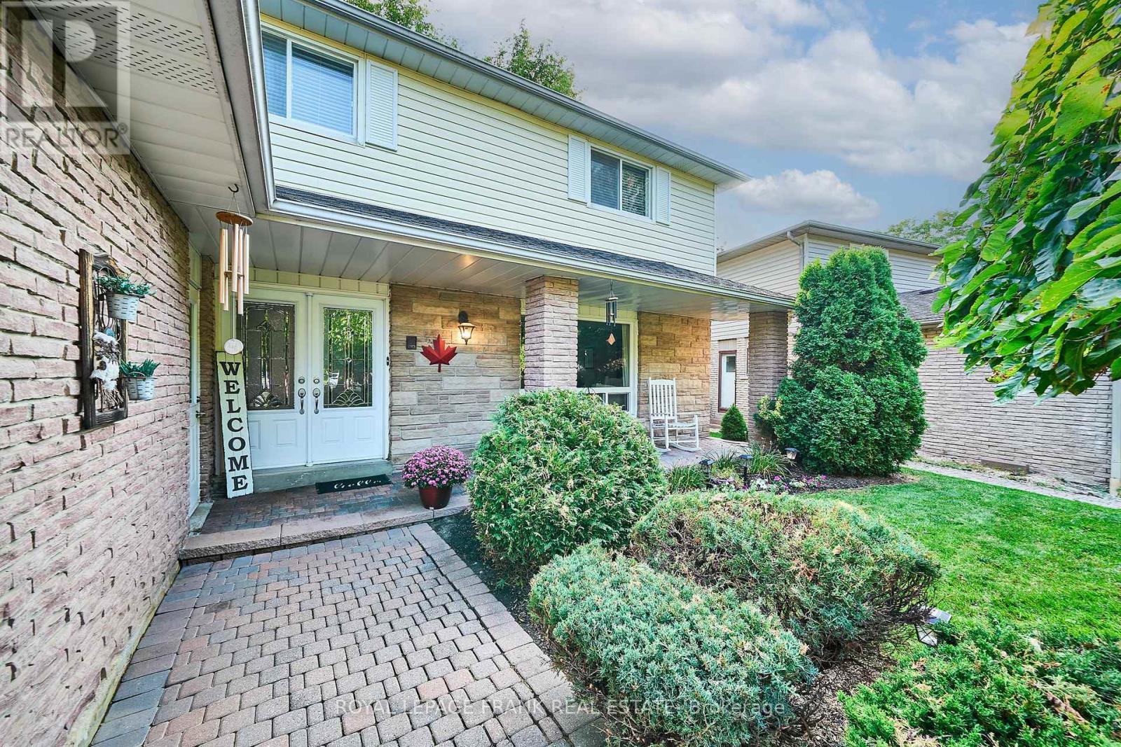 












7 JUDY COURT

,
Markham (Markham Village),




Ontario
L3P3R8

