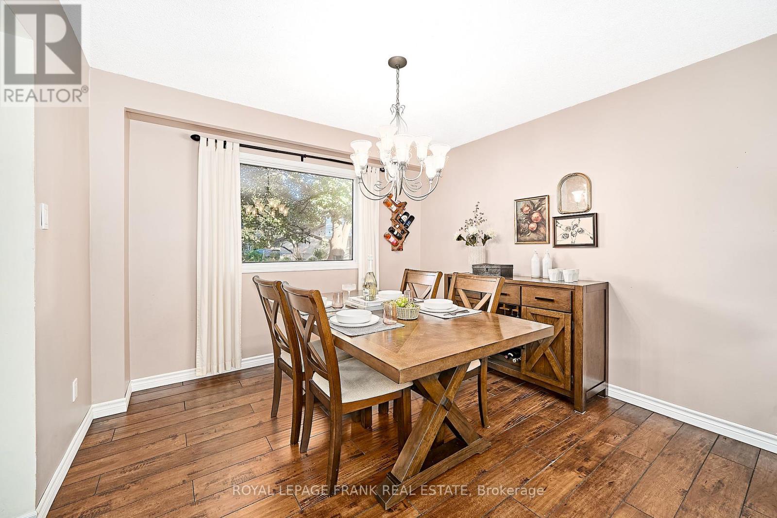 












7 JUDY COURT

,
Markham (Markham Village),




Ontario
L3P3R8

