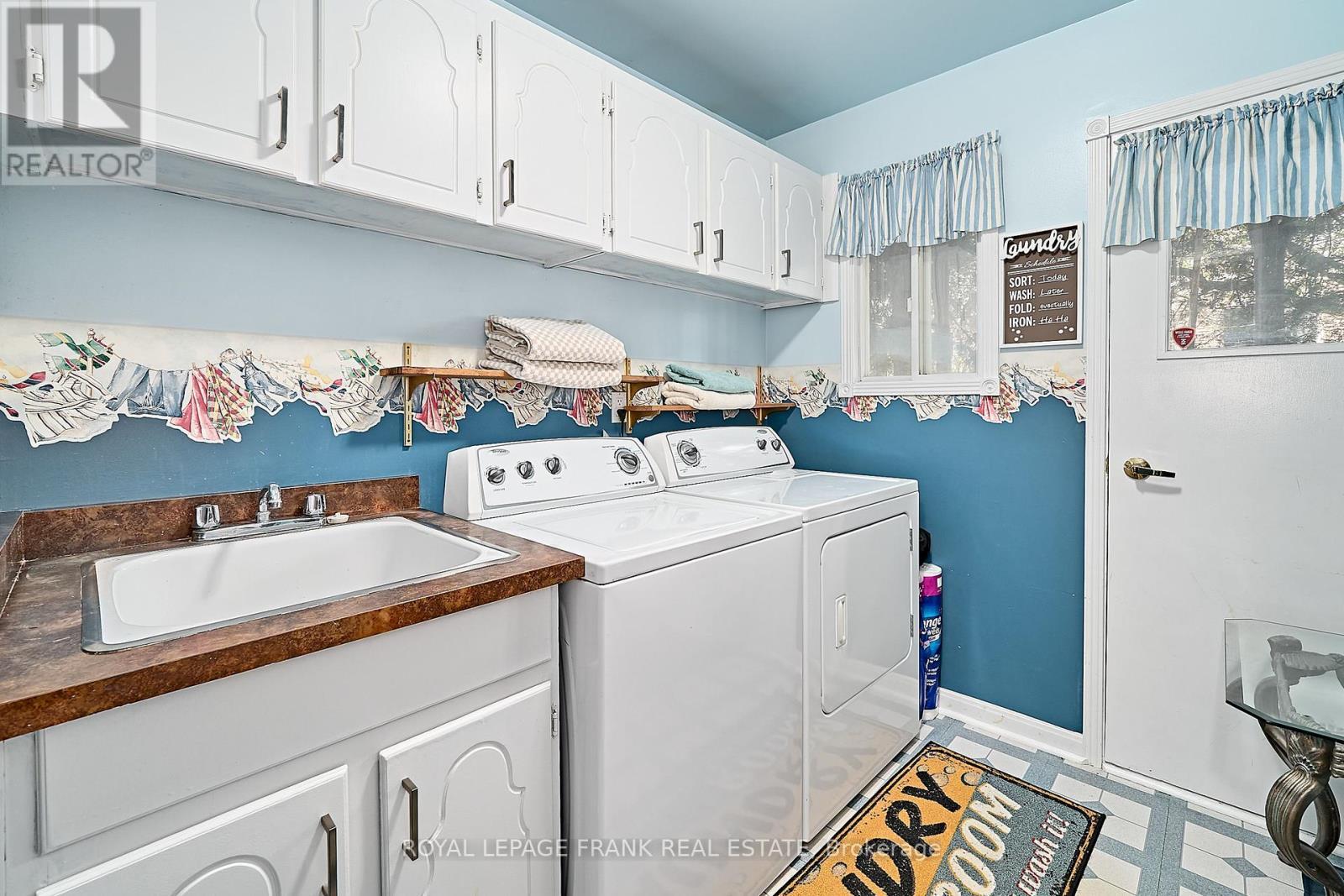 












7 JUDY COURT

,
Markham (Markham Village),




Ontario
L3P3R8

