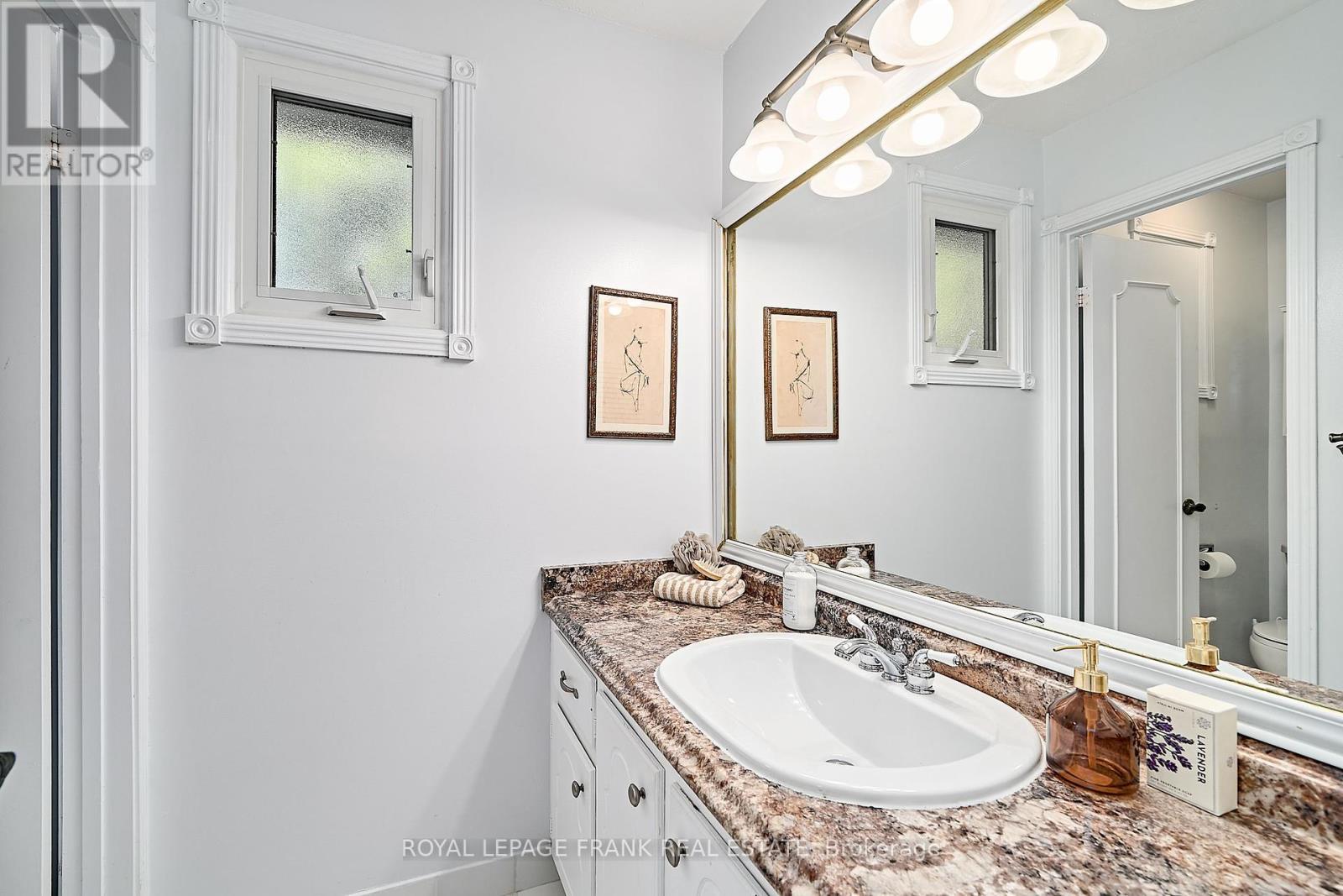 












7 JUDY COURT

,
Markham (Markham Village),




Ontario
L3P3R8

