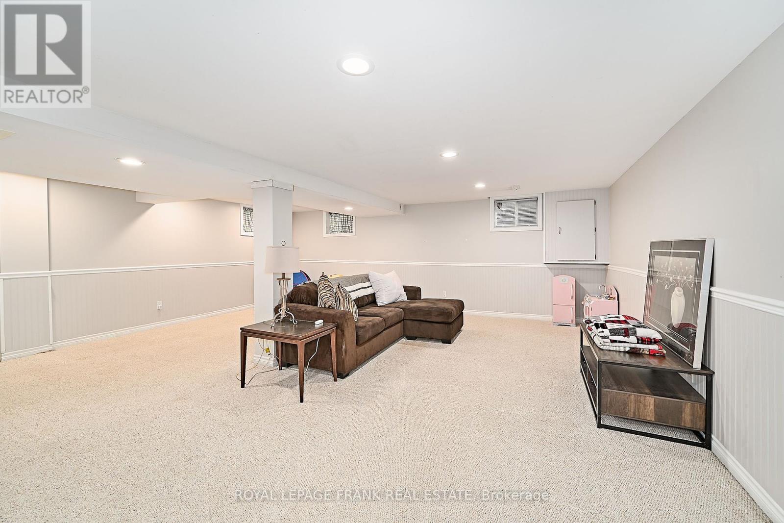 












7 JUDY COURT

,
Markham (Markham Village),




Ontario
L3P3R8

