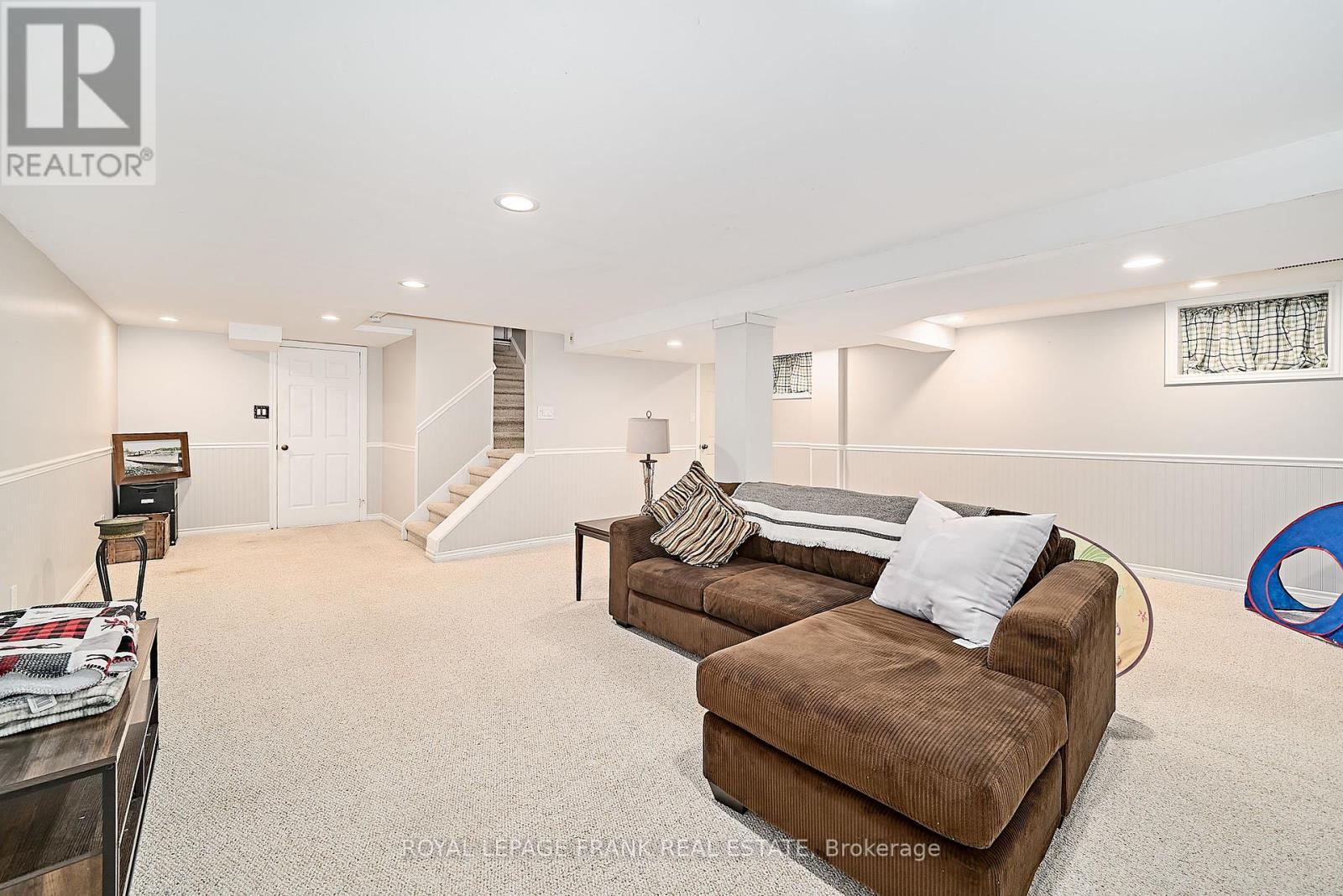 












7 JUDY COURT

,
Markham (Markham Village),




Ontario
L3P3R8

