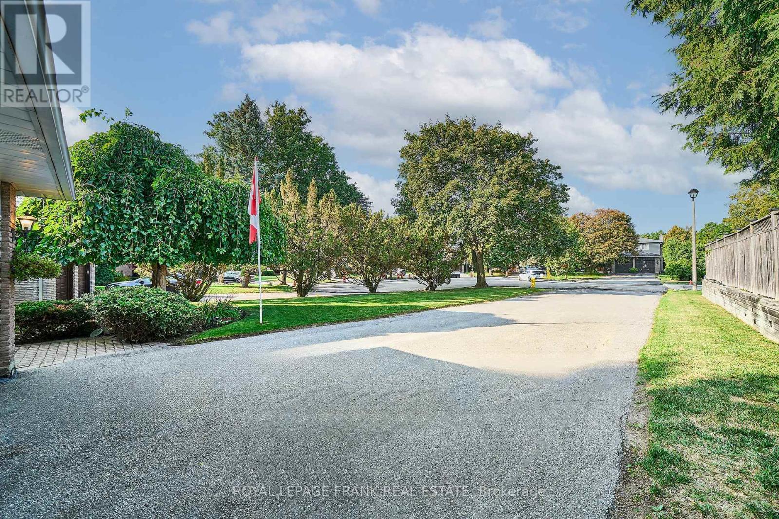 












7 JUDY COURT

,
Markham (Markham Village),




Ontario
L3P3R8

