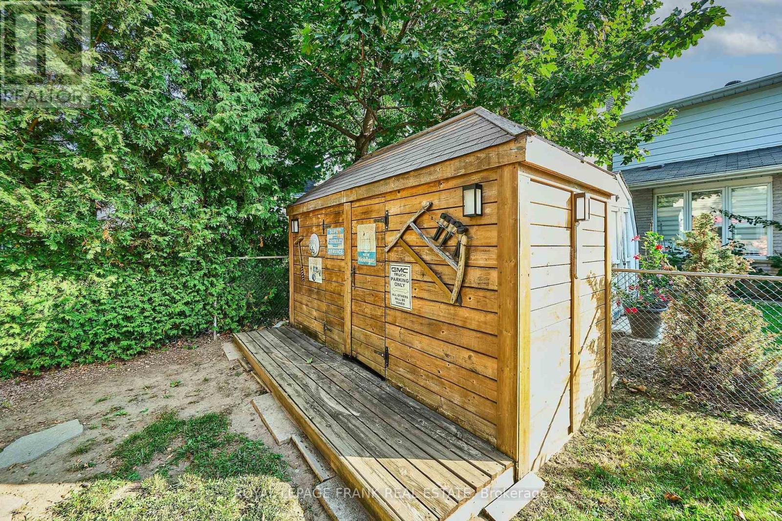 












7 JUDY COURT

,
Markham (Markham Village),




Ontario
L3P3R8

