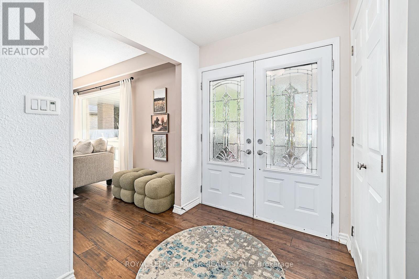 












7 JUDY COURT

,
Markham (Markham Village),




Ontario
L3P3R8

