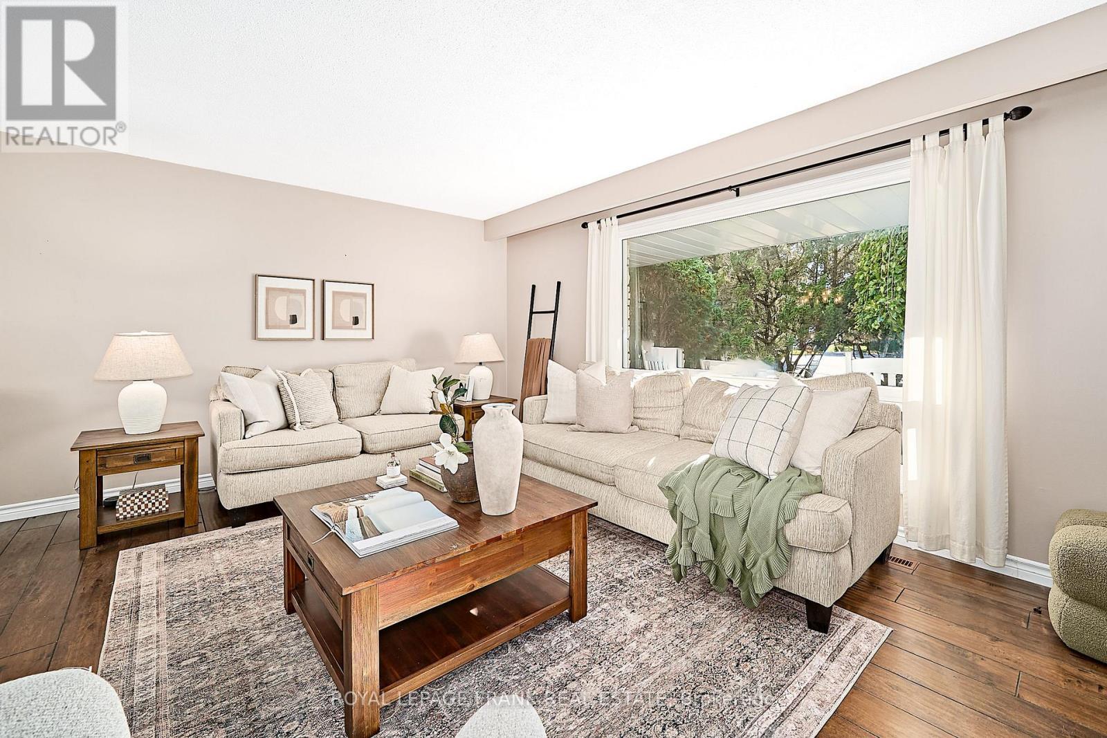 












7 JUDY COURT

,
Markham (Markham Village),




Ontario
L3P3R8

