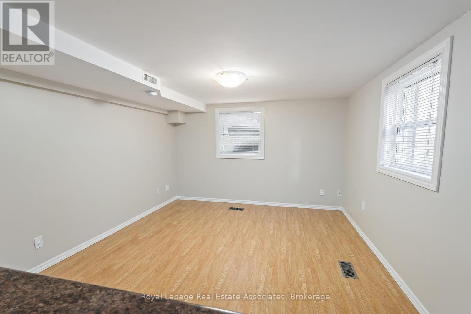 












17 ACADEMY ROAD

,
Halton Hills,




Ontario
L7G3N7

