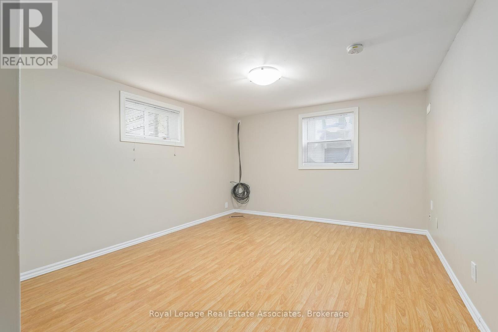 












17 ACADEMY ROAD

,
Halton Hills,




Ontario
L7G3N7

