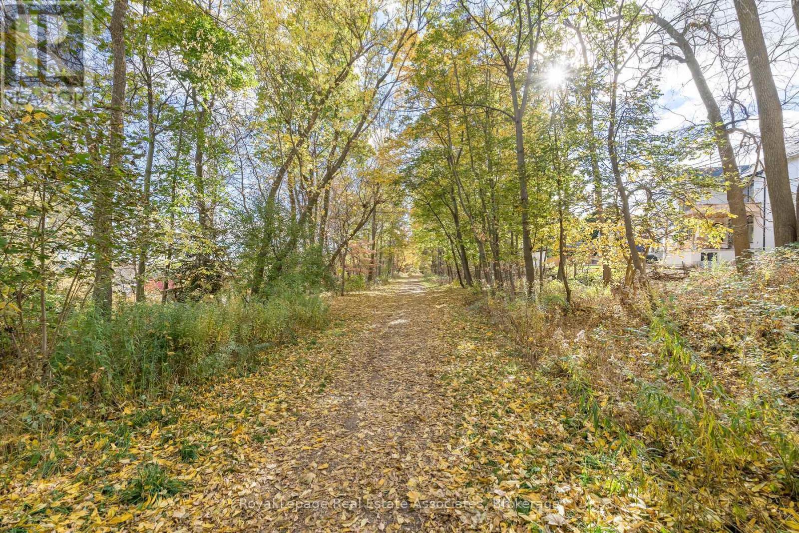 












17 ACADEMY ROAD

,
Halton Hills,




Ontario
L7G3N7

