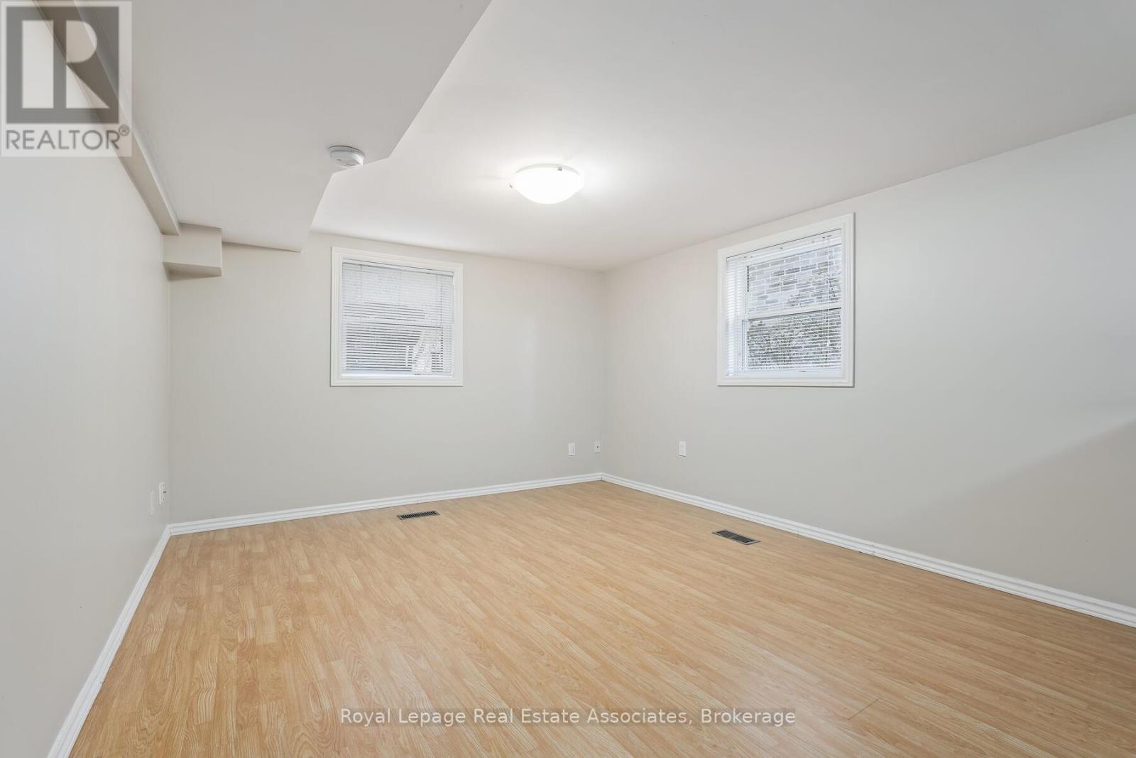 












17 ACADEMY ROAD

,
Halton Hills,




Ontario
L7G3N7

