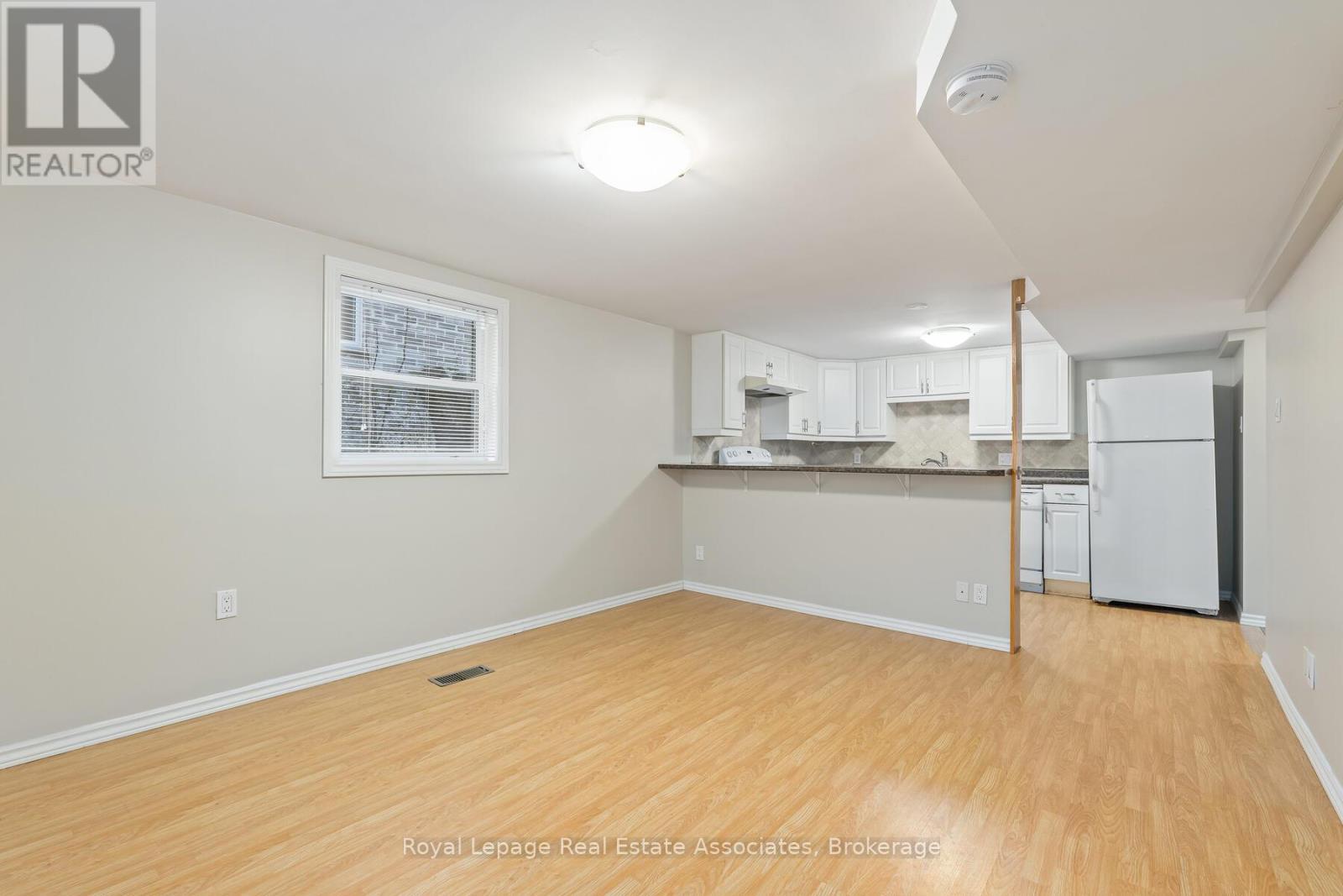 












17 ACADEMY ROAD

,
Halton Hills,




Ontario
L7G3N7

