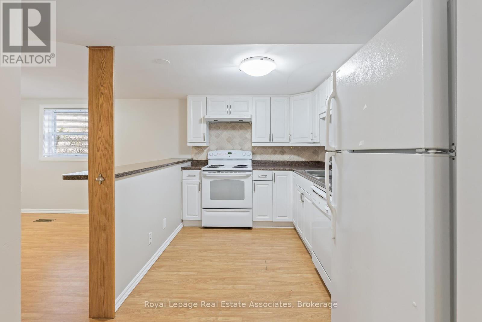 












17 ACADEMY ROAD

,
Halton Hills,




Ontario
L7G3N7

