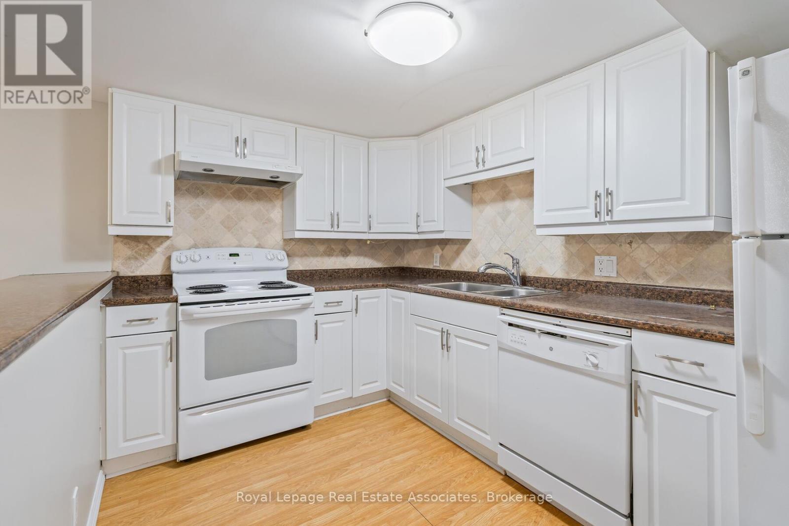 












17 ACADEMY ROAD

,
Halton Hills,




Ontario
L7G3N7

