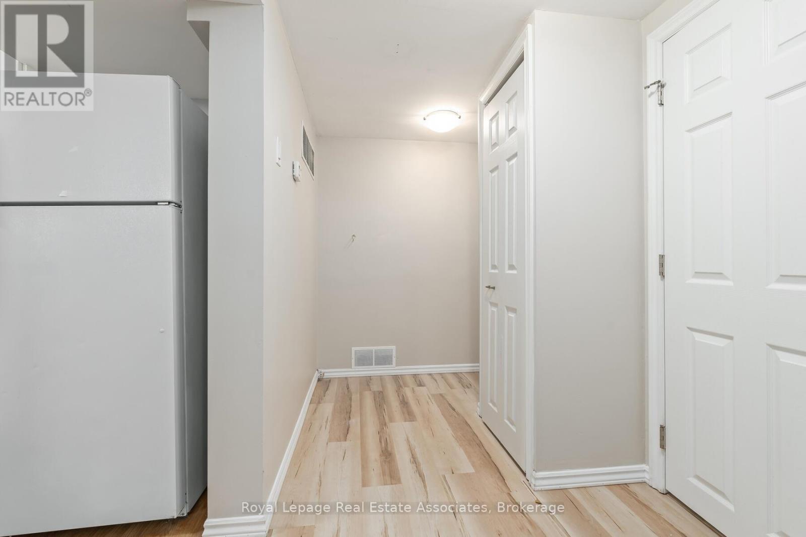 












17 ACADEMY ROAD

,
Halton Hills,




Ontario
L7G3N7

