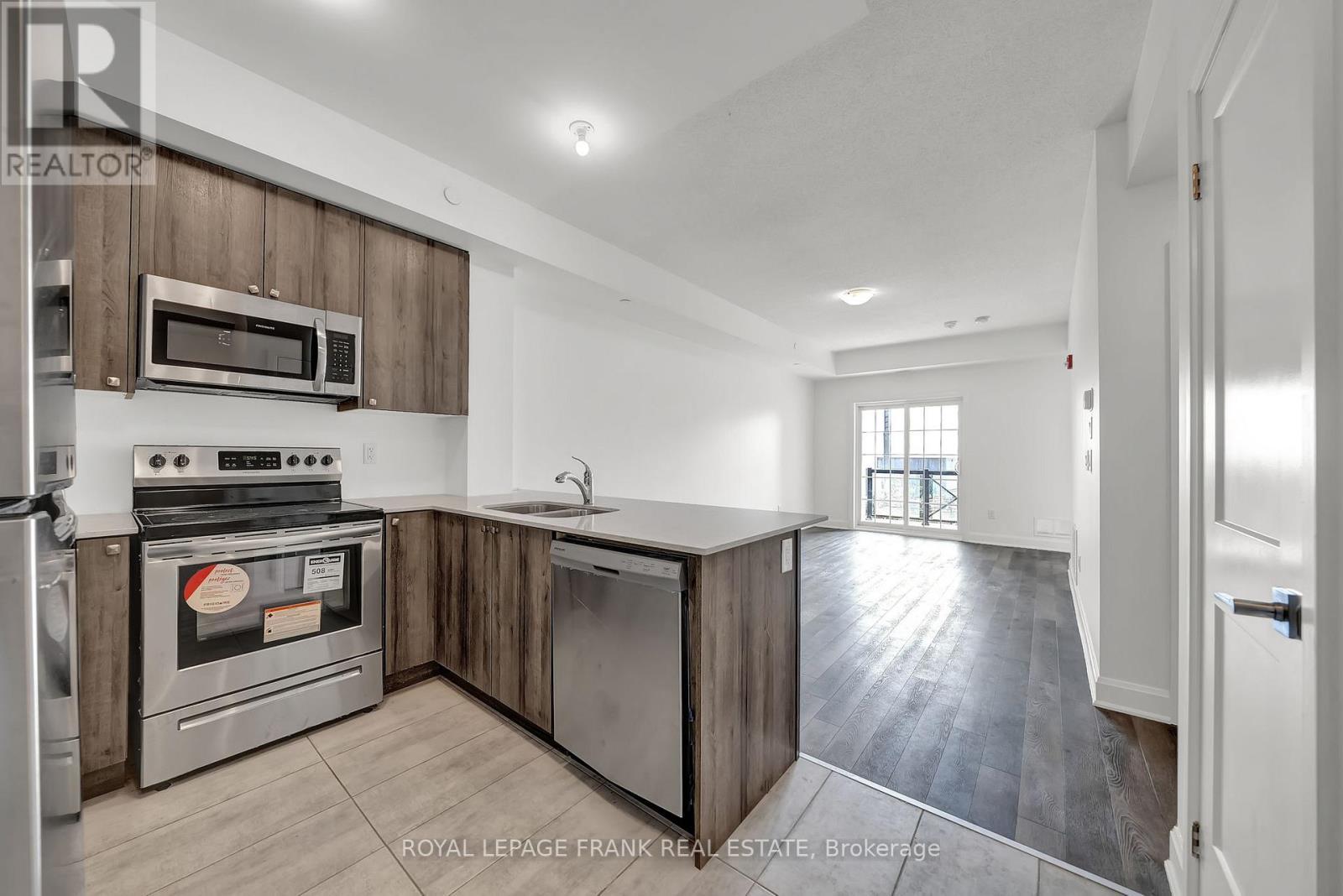 












216 - 50 LAKEBREEZE DRIVE

,
Clarington (Newcastle),




Ontario
L1B0V9

