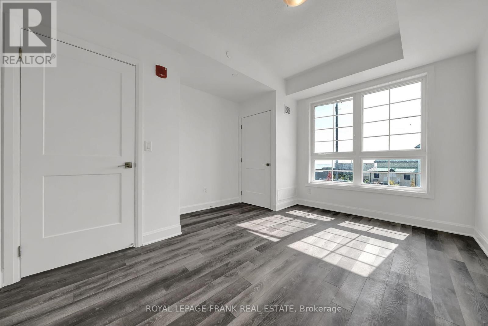 












216 - 50 LAKEBREEZE DRIVE

,
Clarington (Newcastle),




Ontario
L1B0V9

