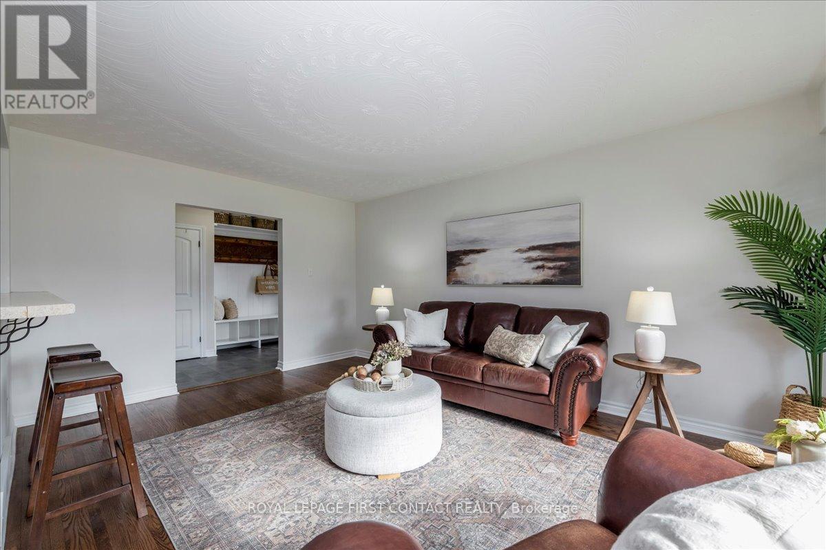 












32 SPRINGHOME ROAD

,
Barrie,




Ontario
L4N2W7

