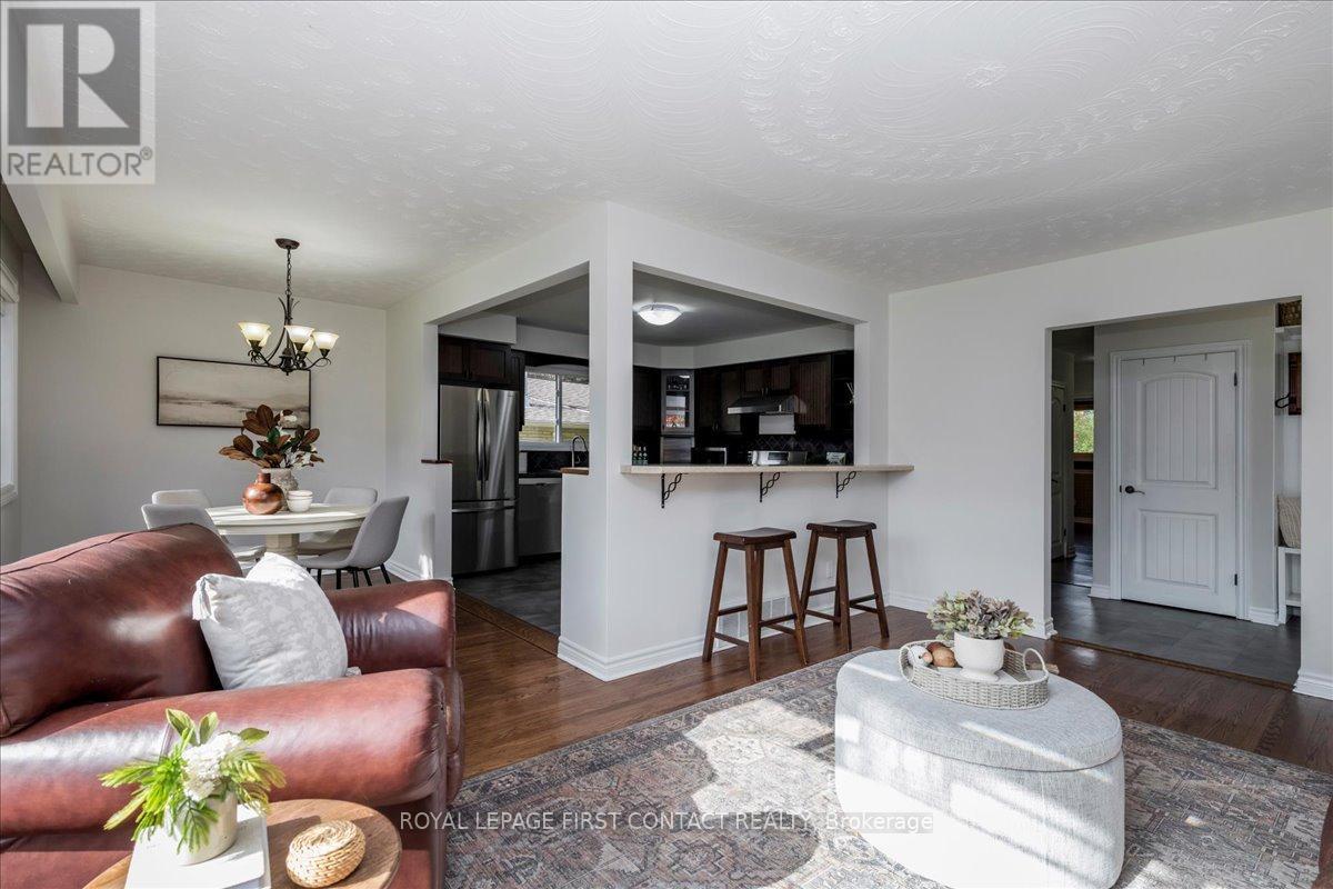 












32 SPRINGHOME ROAD

,
Barrie,




Ontario
L4N2W7

