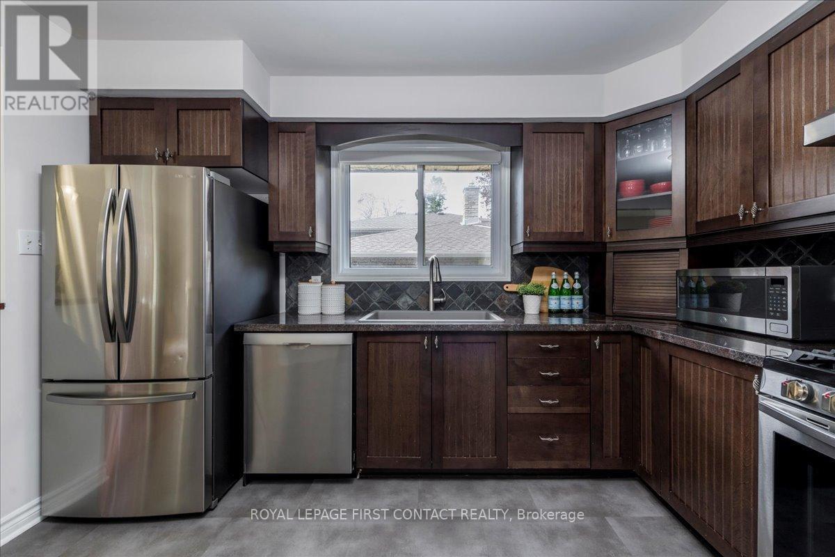 












32 SPRINGHOME ROAD

,
Barrie,




Ontario
L4N2W7

