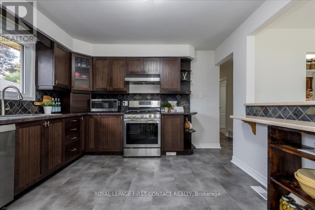 












32 SPRINGHOME ROAD

,
Barrie,




Ontario
L4N2W7

