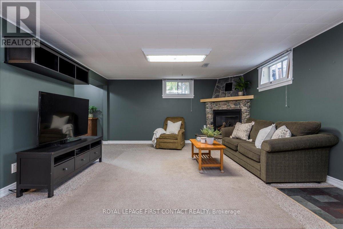 












32 SPRINGHOME ROAD

,
Barrie,




Ontario
L4N2W7

