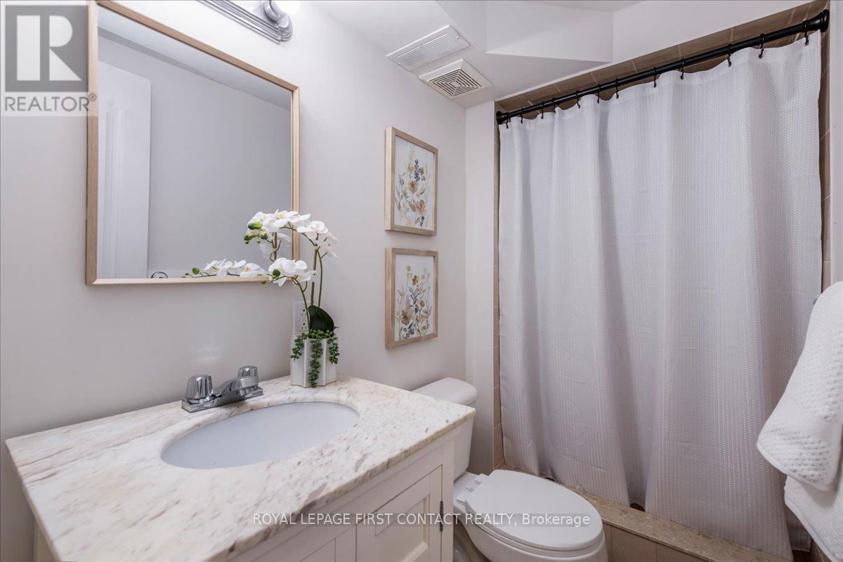 












32 SPRINGHOME ROAD

,
Barrie,




Ontario
L4N2W7

